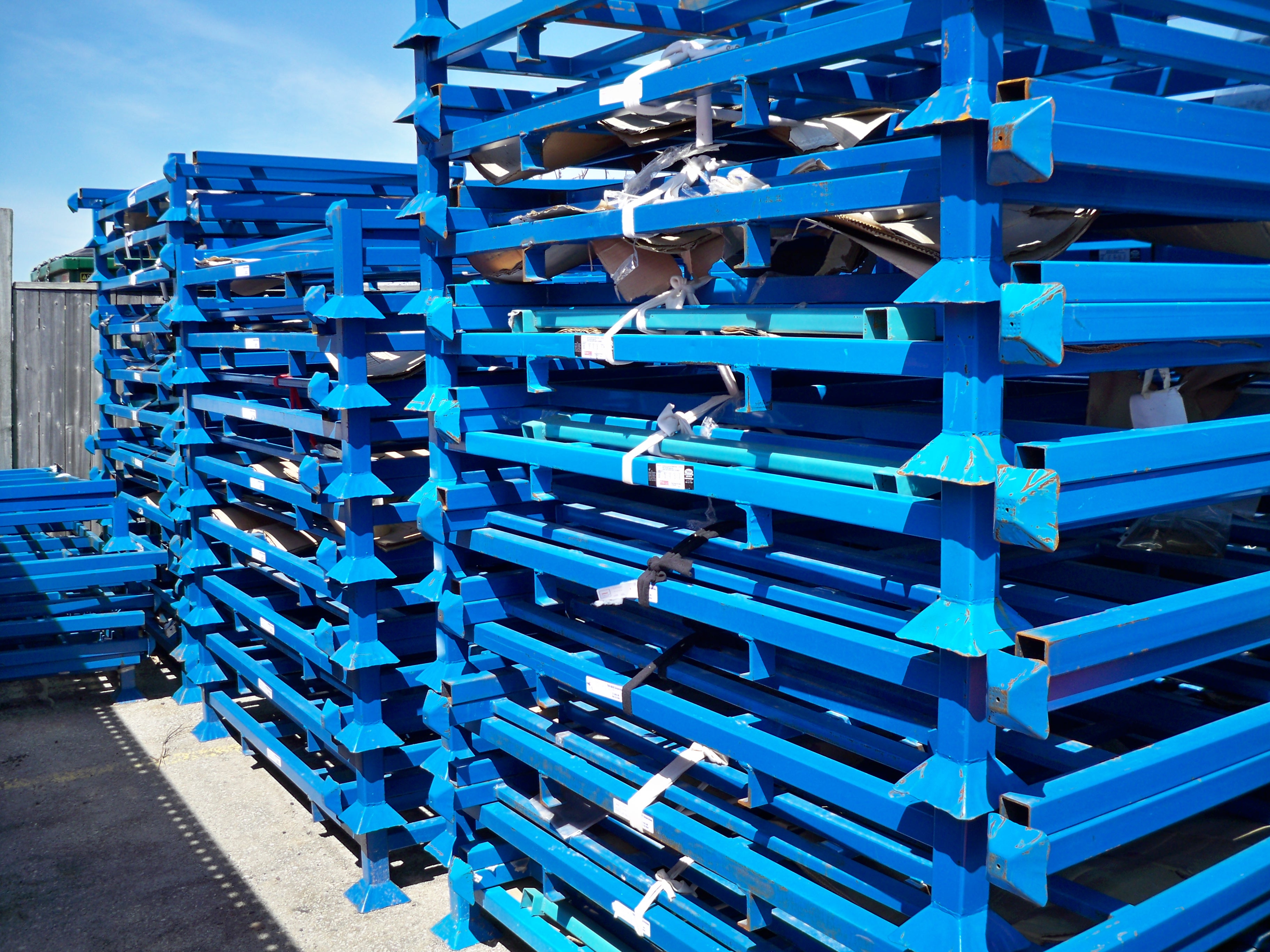 Stacking racks, containers and wire mesh baskets Your source for